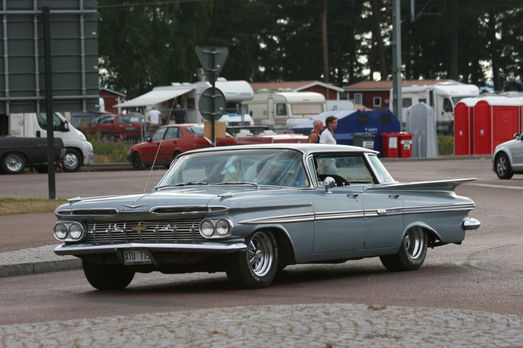 Chevy Impala, looks like it could be a 1959 model year