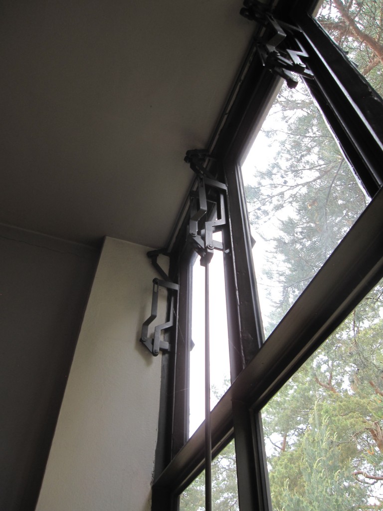 Window opening mechanism in a Meisterhaus in Dessau