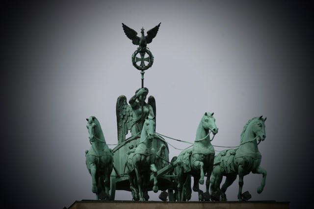 Brandenburger gate top statue