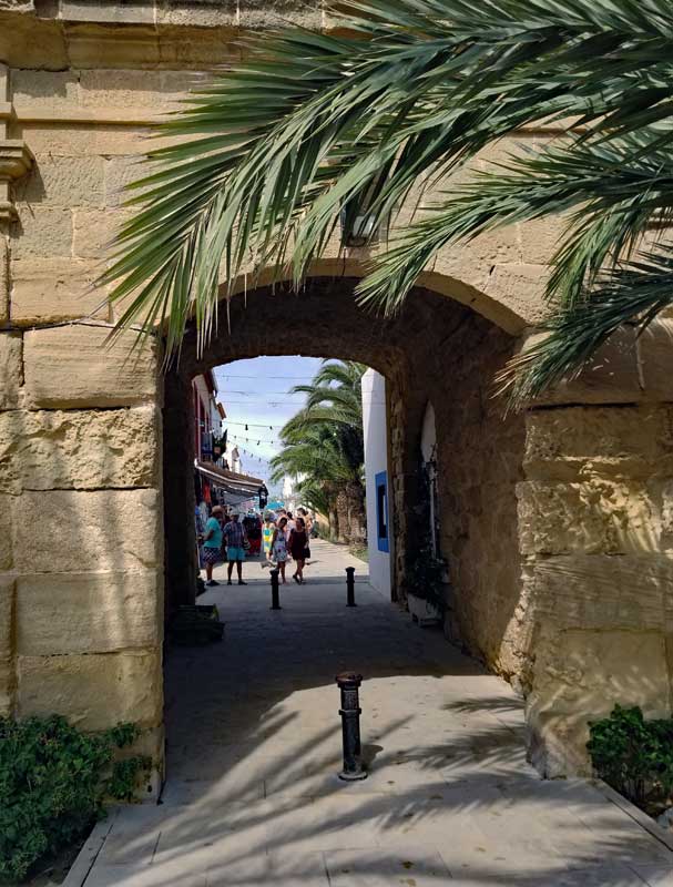 Since the islands was inhabited to protect the Costa Blanca from invaders the small town is walled.