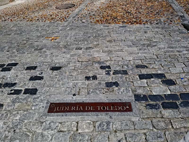 A plaque denoting the area where many of the people belonging to the Jewish faith choose to settle in Toledo.