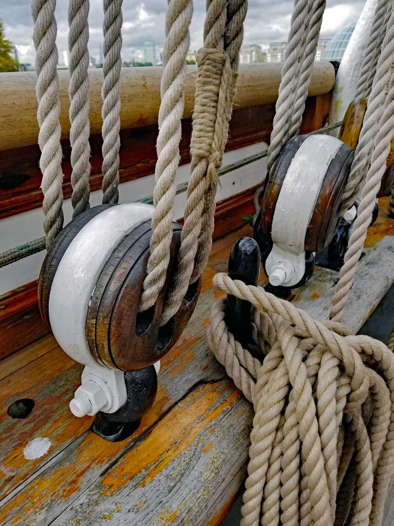 Details of the rigging.