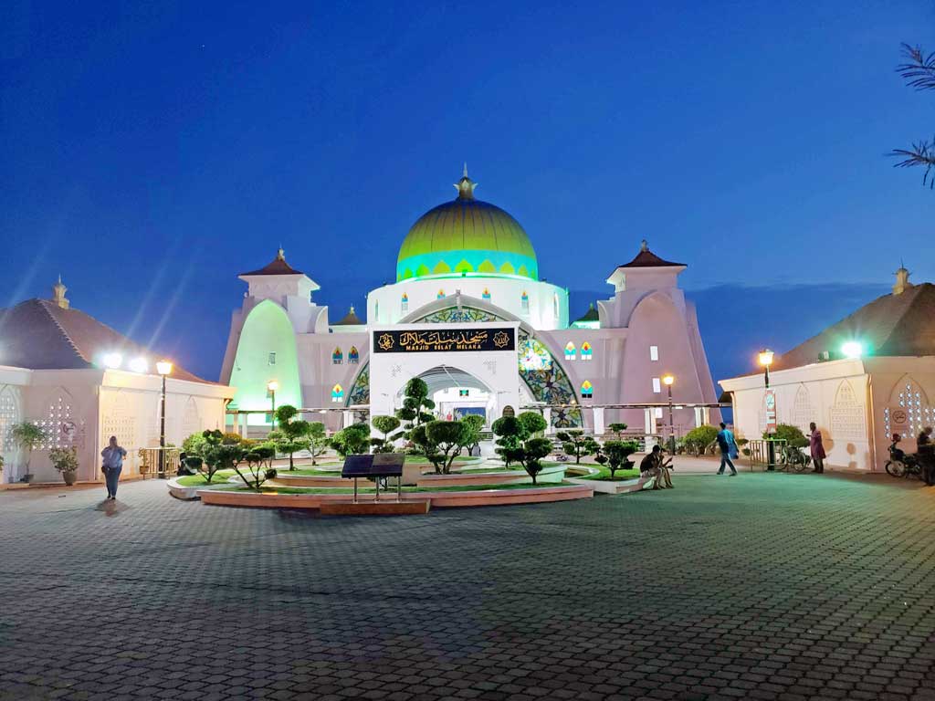 Floating Mosque in Melaka Malaysia on July 25 at 19:47