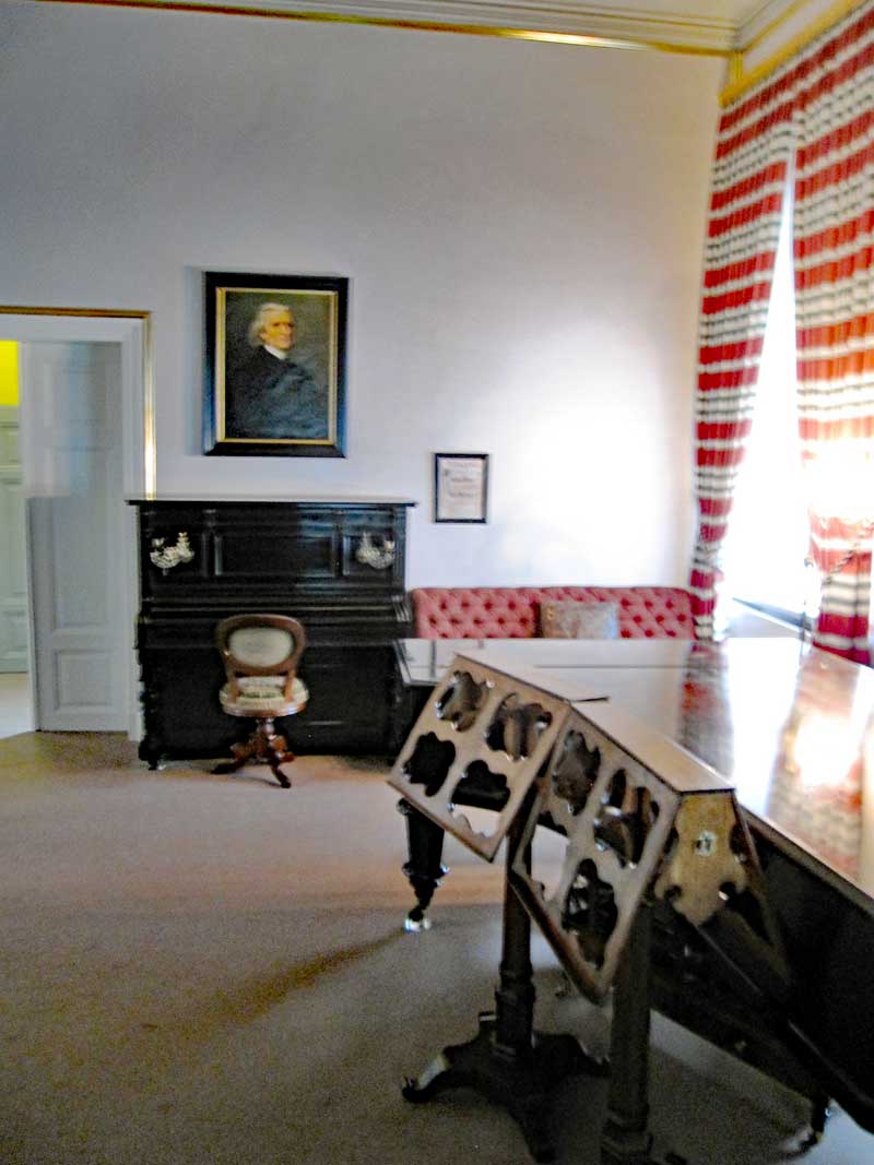 The music salon in the Liszt house contains the original items that would have been there when Liszt lived and worked there. He composed and gave music lessons in this room and on the pianos thet are still there.