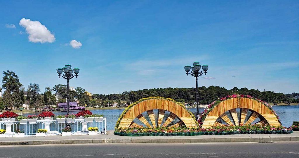 A view of the Xuan Huong Lake in Da Lat by the entrance to Flower Park.