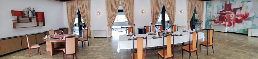 Panoramic view of the dining room.