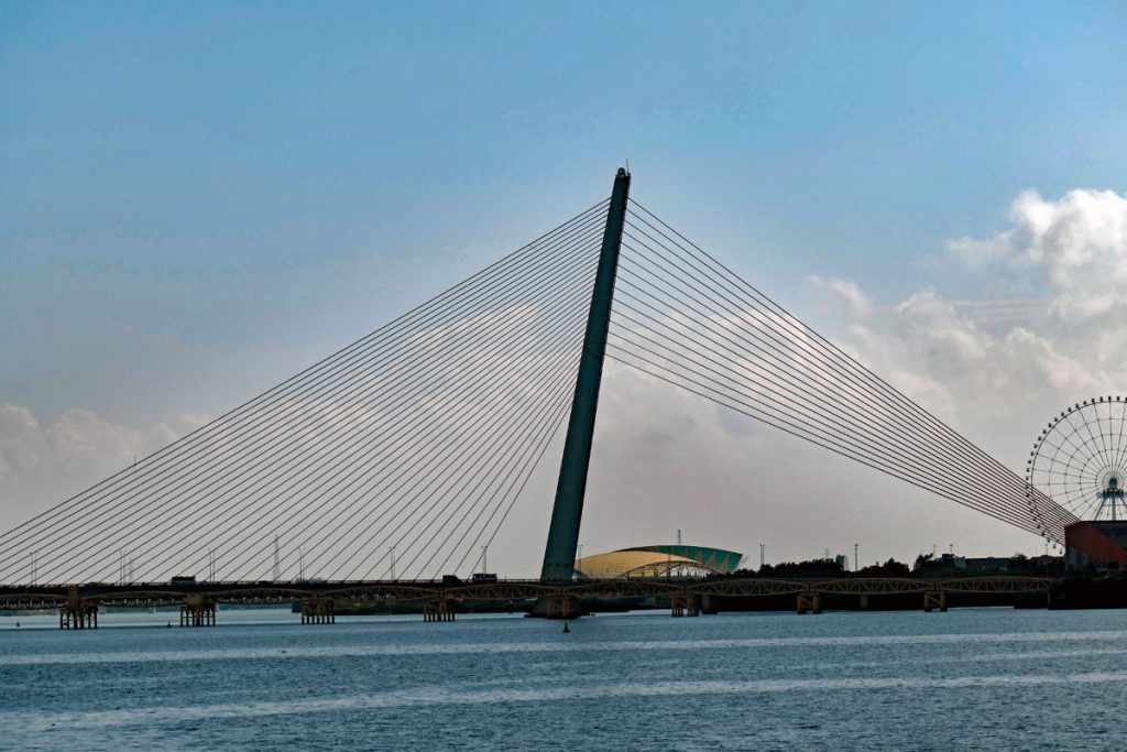 The Nguyen Van Troi, Tran Thi Ly bridge was finished in 2013 and replaced two older bridges.